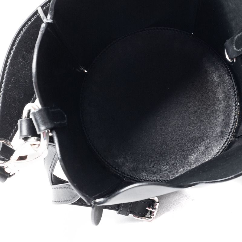 62951-Bolsa-Miu-Miu-Scalloped-Bucket-Couro-Preto-7