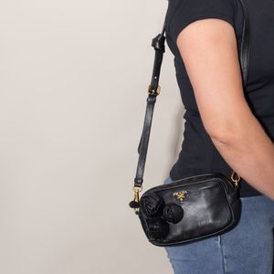 Bolsa Prada Flores Couro Preto