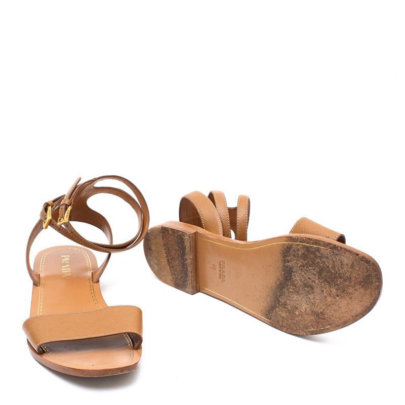 Rasteira-Prada-Couro-Saffiano-Caramelo