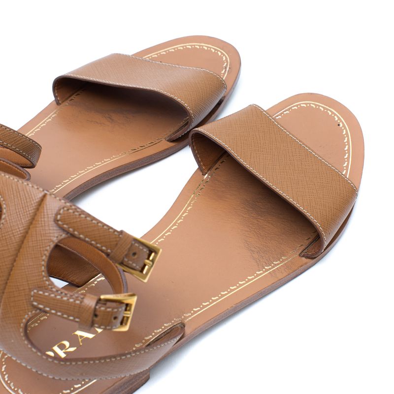 Rasteira-Prada-Couro-Saffiano-Caramelo