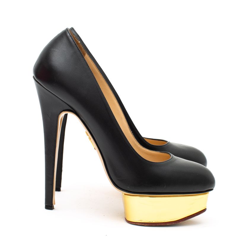 Pump-Charlotte-Olympia-Couro-Preto