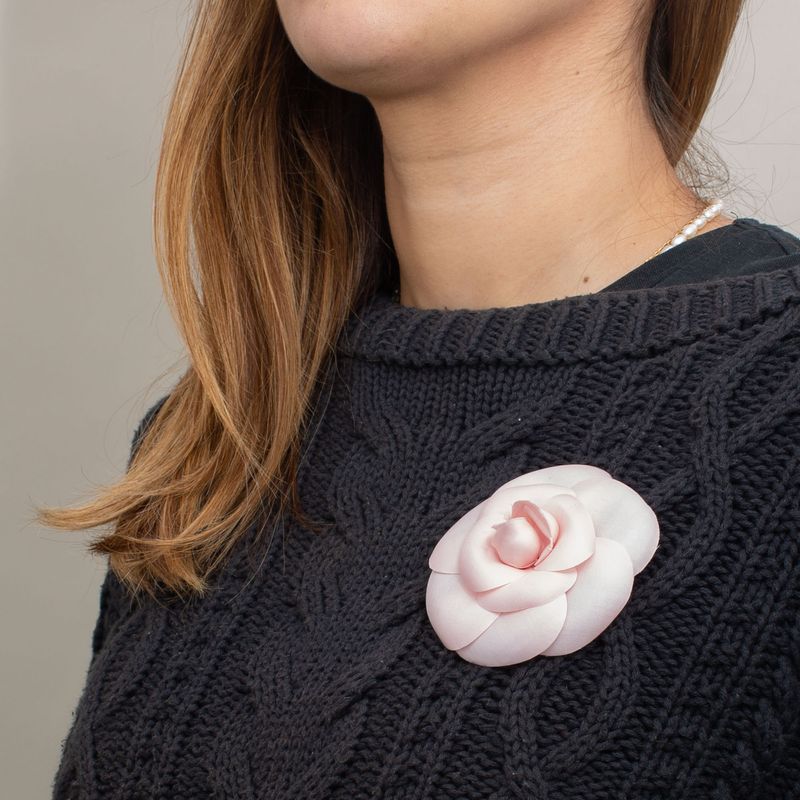 Broche-Chanel-Camelia-Rosa