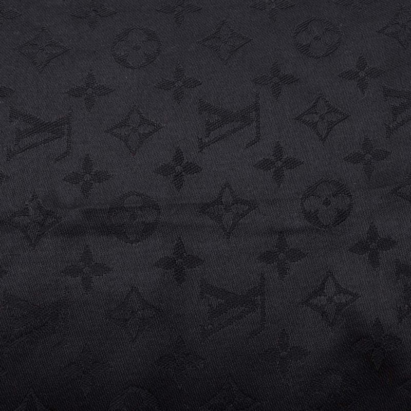 Xale-Louis-Vuitton-Monograma-Preto-e-Oncinha