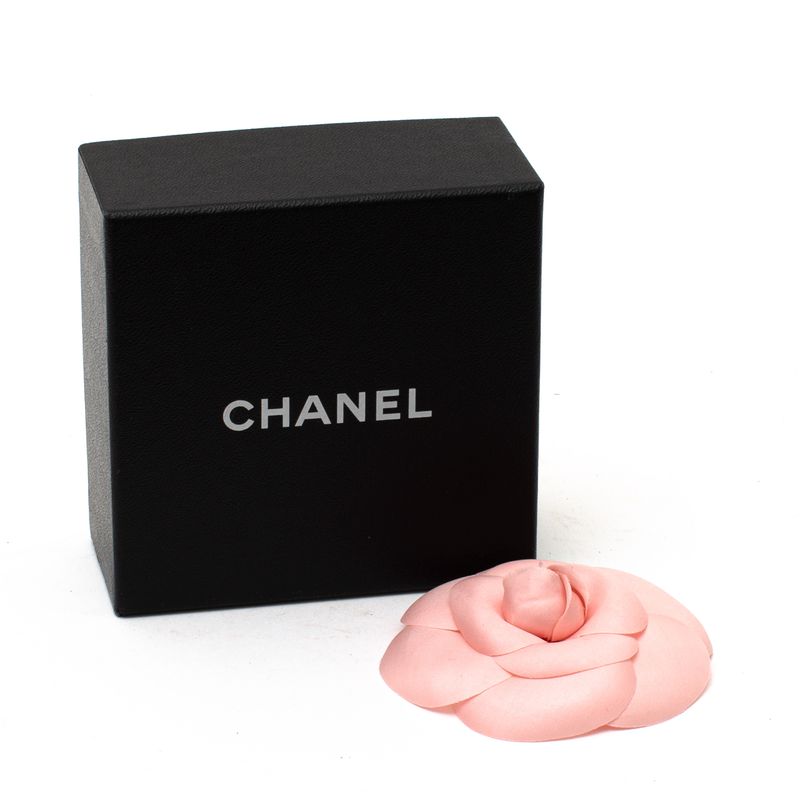 Broche-Chanel-Camelia-Rosa