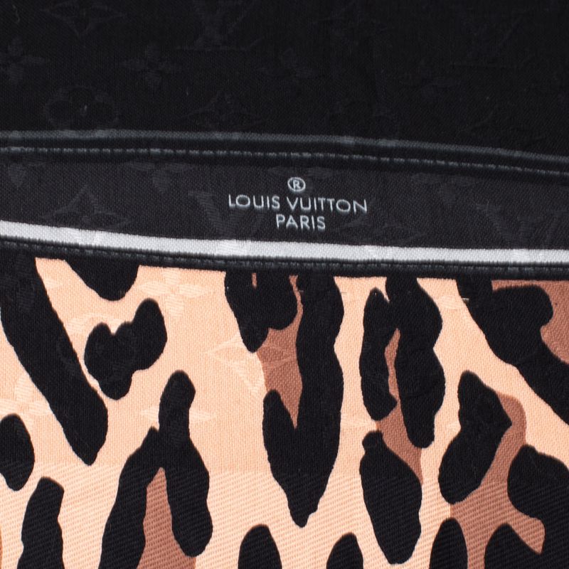 Xale-Louis-Vuitton-Monograma-Preto-e-Oncinha