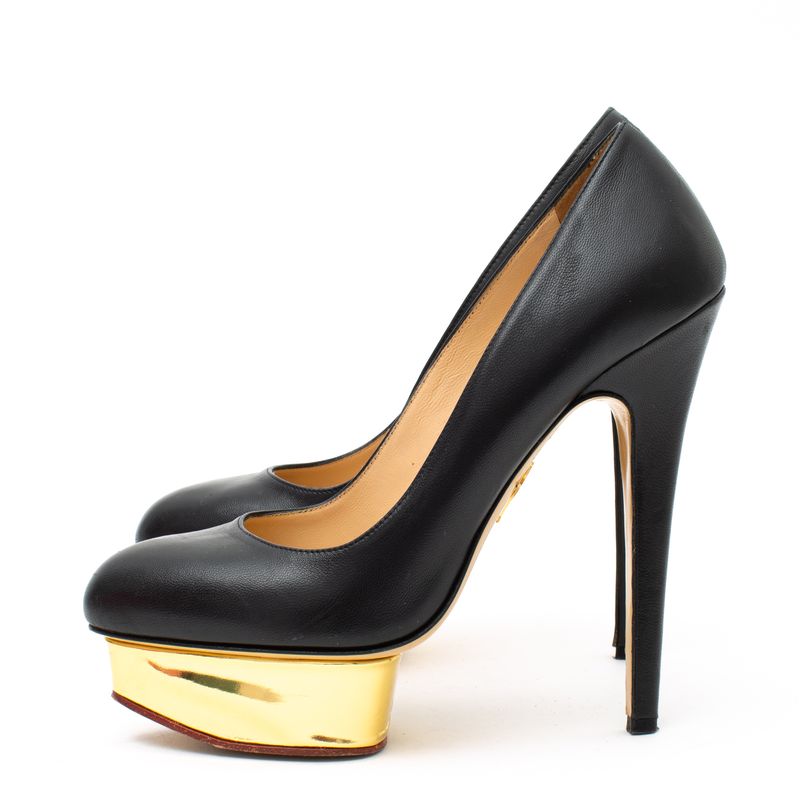 Pump-Charlotte-Olympia-Couro-Preto