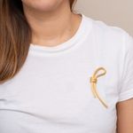 Broche-Christian-Dior-No-Dourado