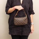 Pochette-Louis-Vuitton-Monograma