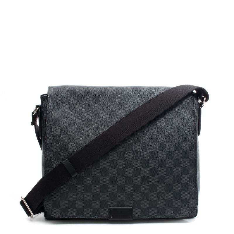 Pasta-Louis-Vuitton-District-PM-Damier-Graphite