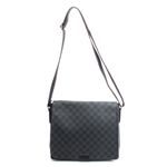 Pasta-Louis-Vuitton-District-PM-Damier-Graphite