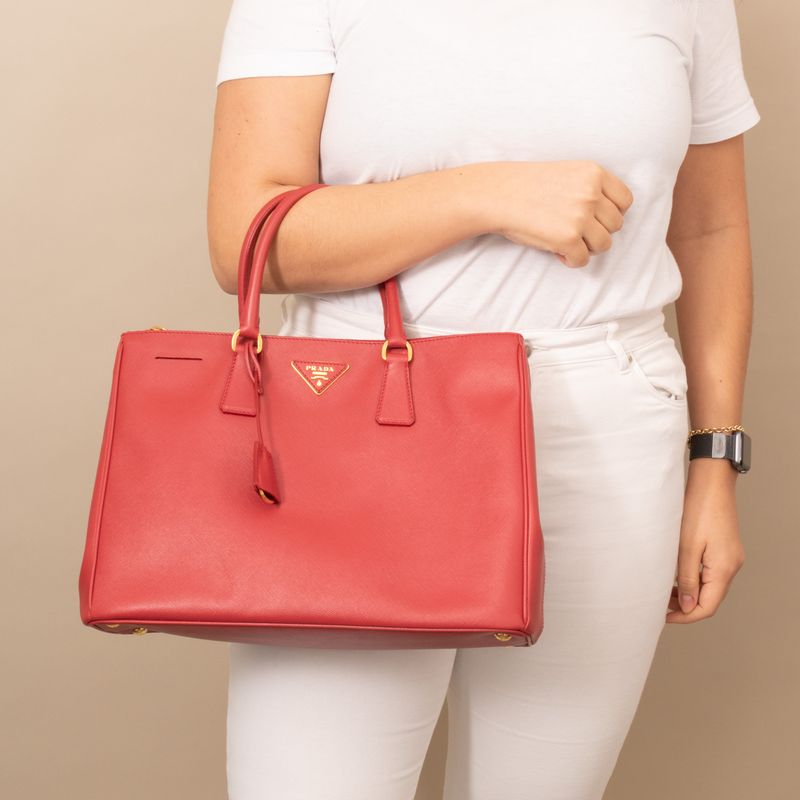 63468-Bolsa-Prada-Galleria-Saffiano-Vermelho-verso