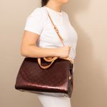 63470-Bolsa-Louis-Vuitton-Brea-MM-Verniz-Vinho-verso
