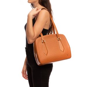 Bolsa Louis Vuitton Voltaire Epi Caramelo