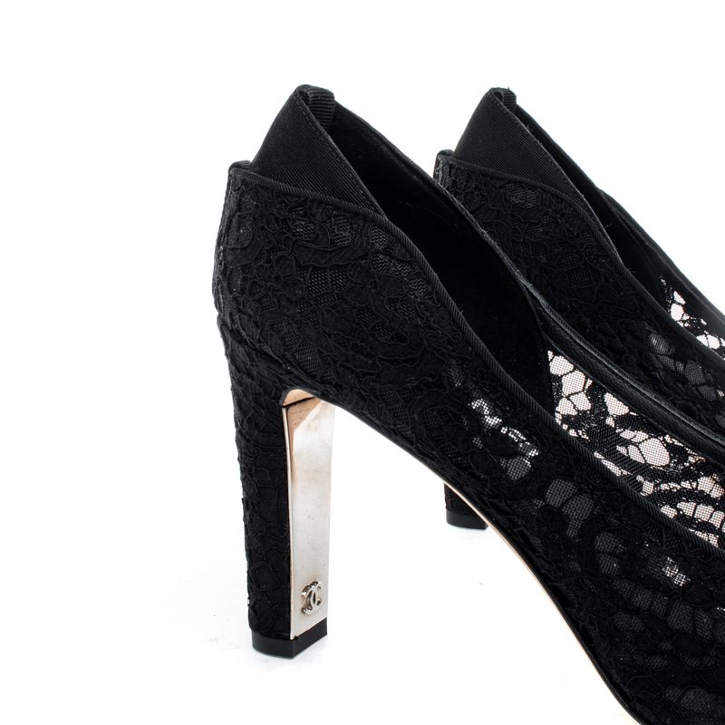Scarpin-Chanel-Renda-Preta