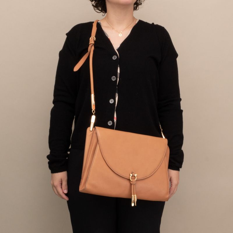 Bolsa-Salvatore-Ferragamo-Caramelo