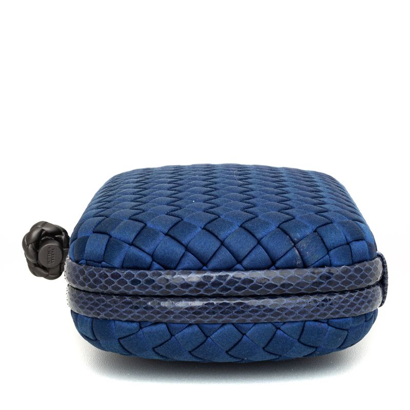 Clutch-Bottega-Veneta-Chain-Knot-Azul