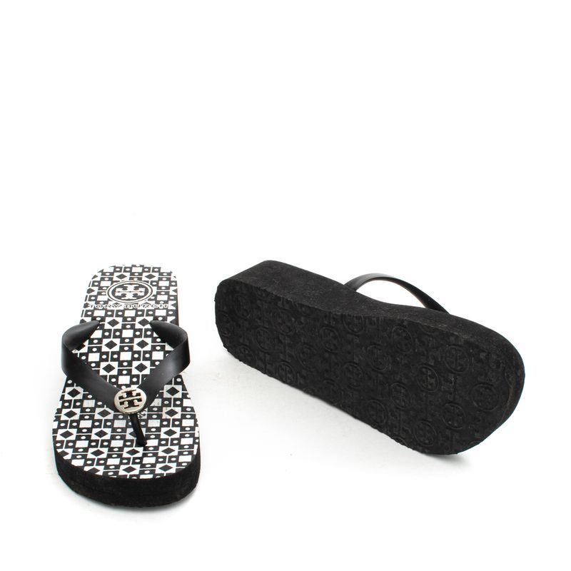 Chinelo-Tory-Burch-Borracha-Preto