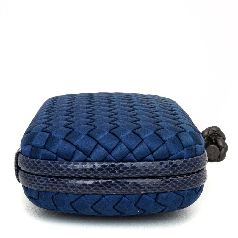 Clutch-Bottega-Veneta-Chain-Knot-Azul