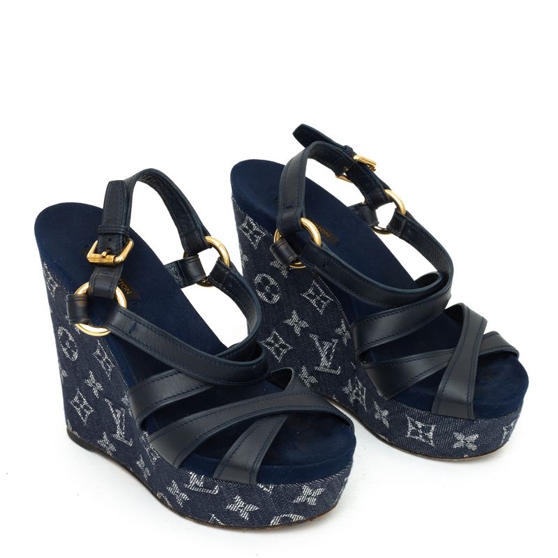 63761-Sandalia-Louis-Vuitton-Monograma-Plataforma-Denim