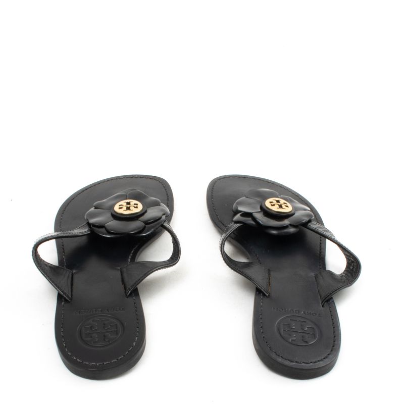 Sandalia-Rasteira-Tory-Burch-Flor-Preta