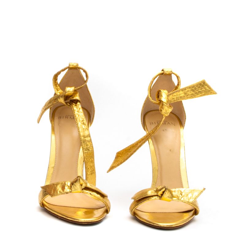 Sandalia-Alexandre-Birman-Clarita-Dourada