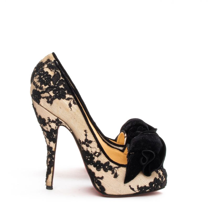 64015-Pump-Christian-Louboutin-Renda-e-Veludo