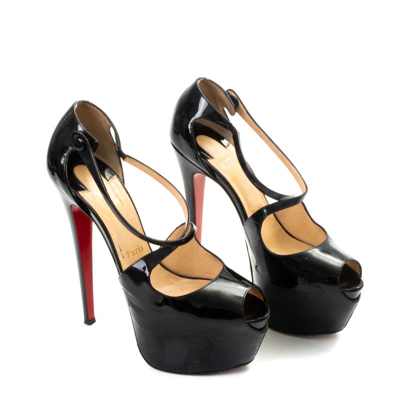 64086-Peep-Toe-Christian-Louboutin-Verniz-Preto