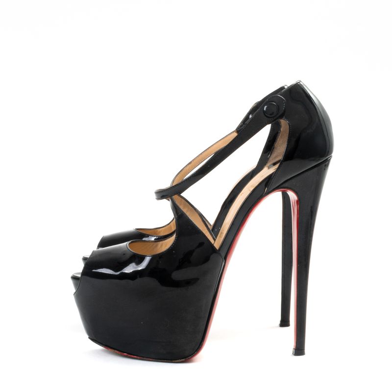 64086-Peep-Toe-Christian-Louboutin-Verniz-Preto