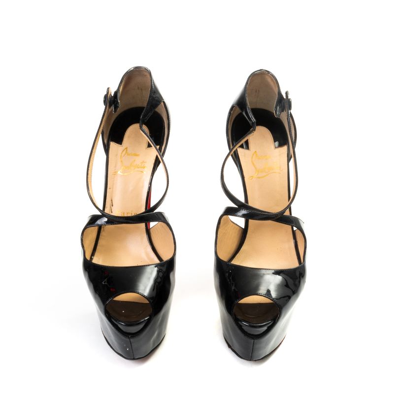 64086-Peep-Toe-Christian-Louboutin-Verniz-Preto