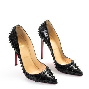 Scarpin Christian Louboutin Spikes Preto