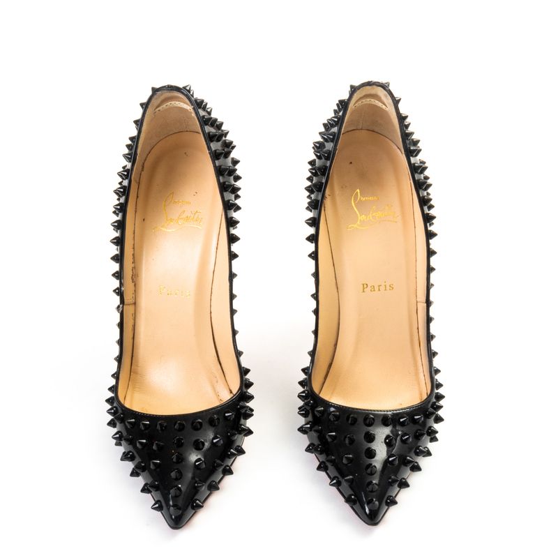 64087-Scarpin-Christian-Louboutin-Spikes-Preto