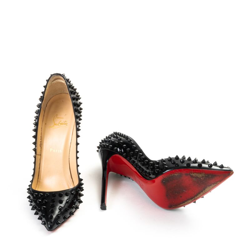 64087-Scarpin-Christian-Louboutin-Spikes-Preto