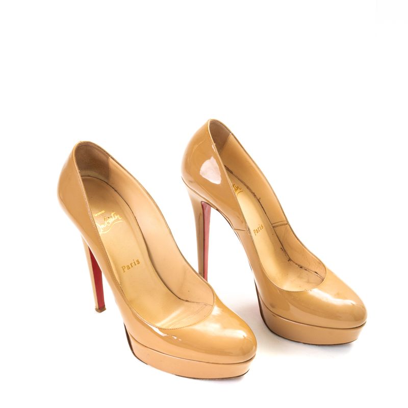 64089-Pump-Christian-Louboutin-Verniz-Nude