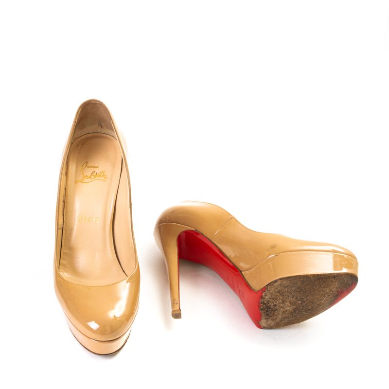 64089-Pump-Christian-Louboutin-Verniz-Nude