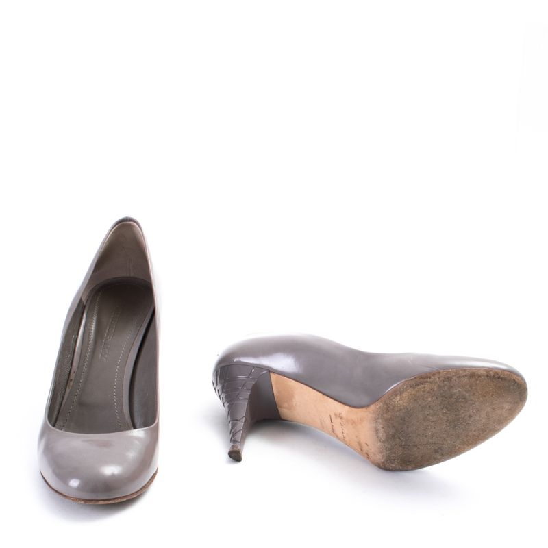 Pump-Burberry-Couro-Cinza