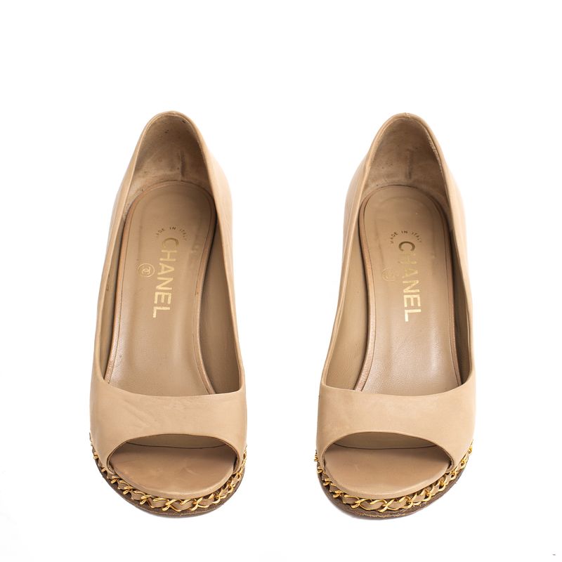Salto-Anabela-Chanel-Couro-bege