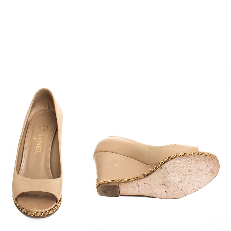 Salto-Anabela-Chanel-Couro-bege