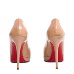 64379-Pump-Christian-Louboutin-Verniz-Nude