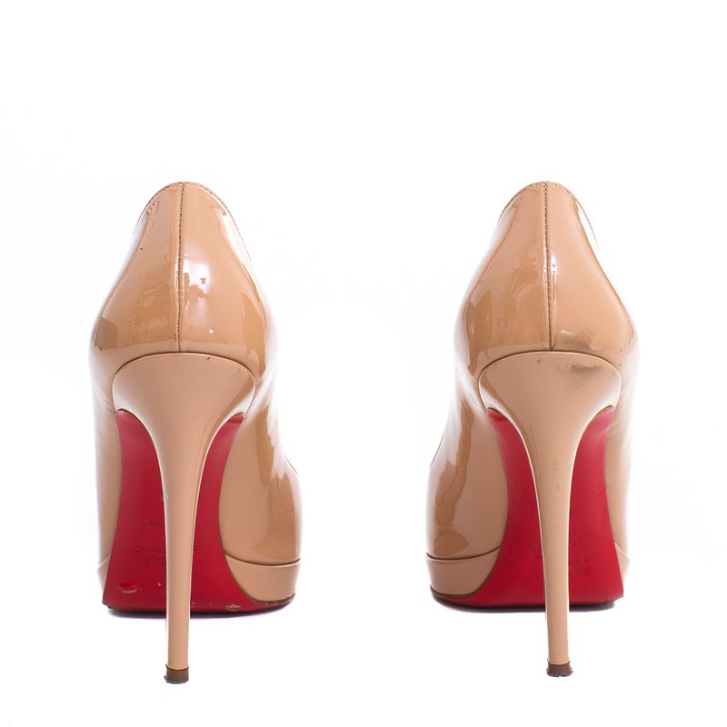 64379-Pump-Christian-Louboutin-Verniz-Nude