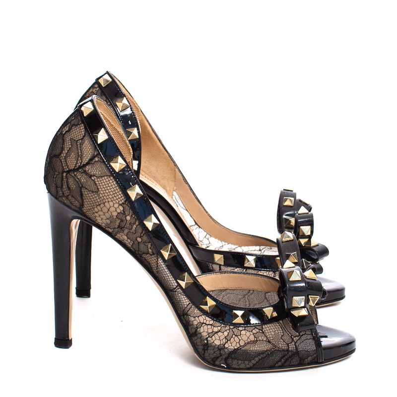 Peep-Toe-Valentino-Laco-Renda-e-Verniz-Preto-com-Studs