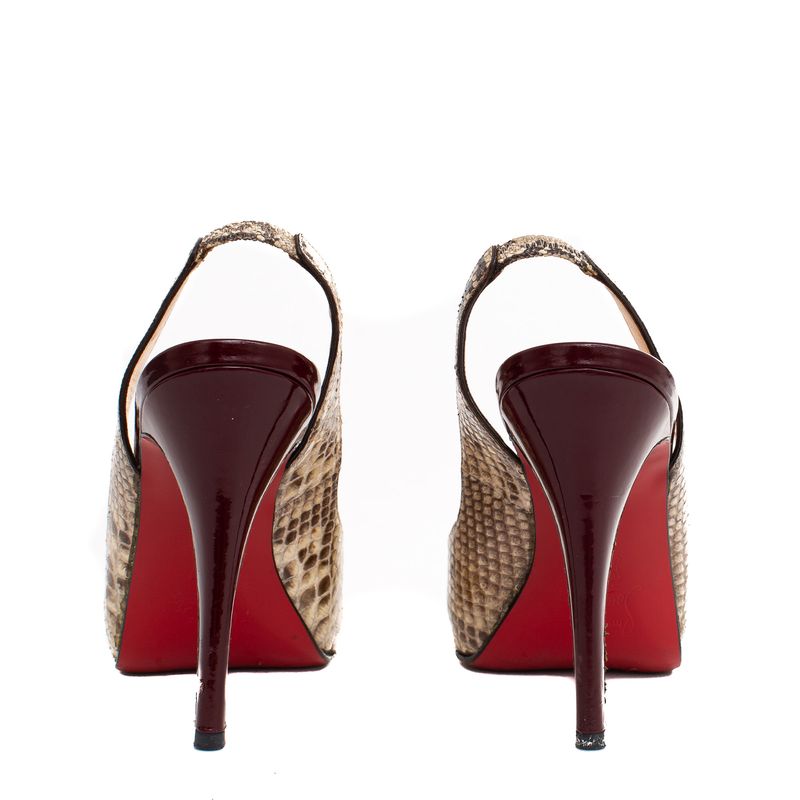 64537-Peep-Toe-Christian-Louboutin-Python-Bege-e-Verniz-Vinho