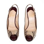 64537-Peep-Toe-Christian-Louboutin-Python-Bege-e-Verniz-Vinho