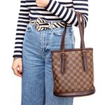 Bolsa-Louis-Vuitton-Damier-Ebene-Petit-Bucket