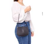 Bolsa-Louis-Vuitton-Pochette-Demi-Lune-Epi-Preta