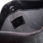 Bolsa-Louis-Vuitton-Pochette-Demi-Lune-Epi-Preta