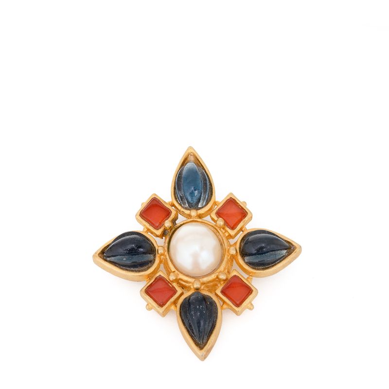 Broche-quadrado-dourado-salmao-azul-e-perola