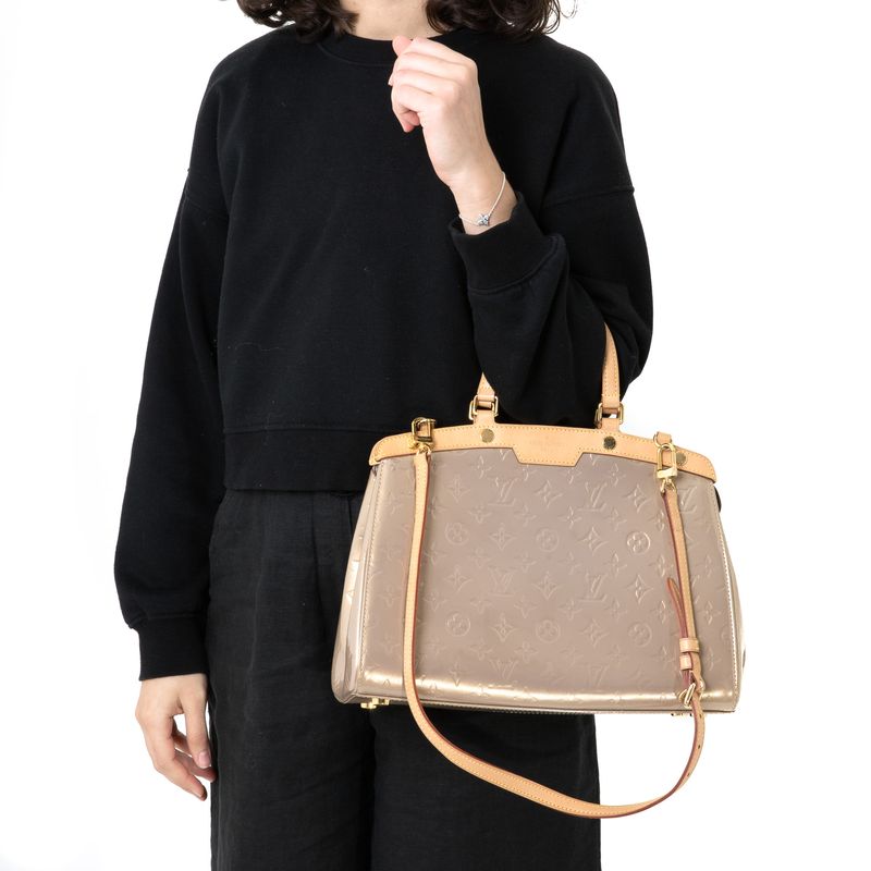 Bolsa-Louis-Vuitton-Brea-MM-Verniz-Champanhe
