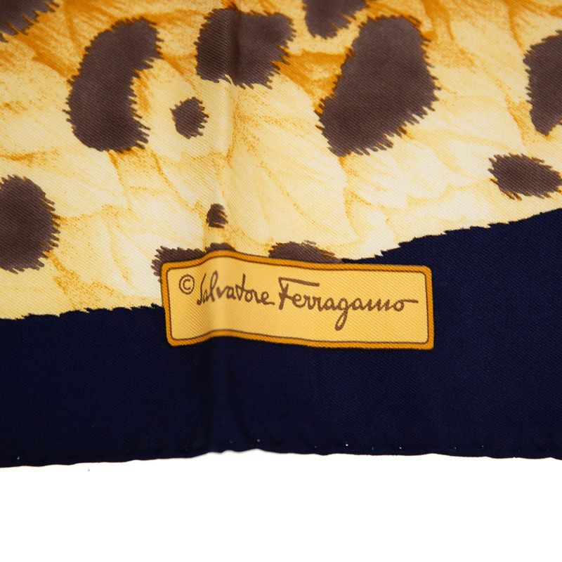 Lenco-Salvatore-Ferragamo-Azul-Marinho-Onca-Pintada
