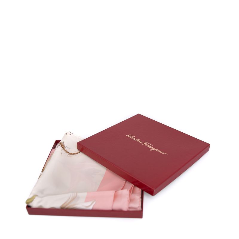 Lenco-Salvatore-Ferragamo-Branco-rosa-e-flores