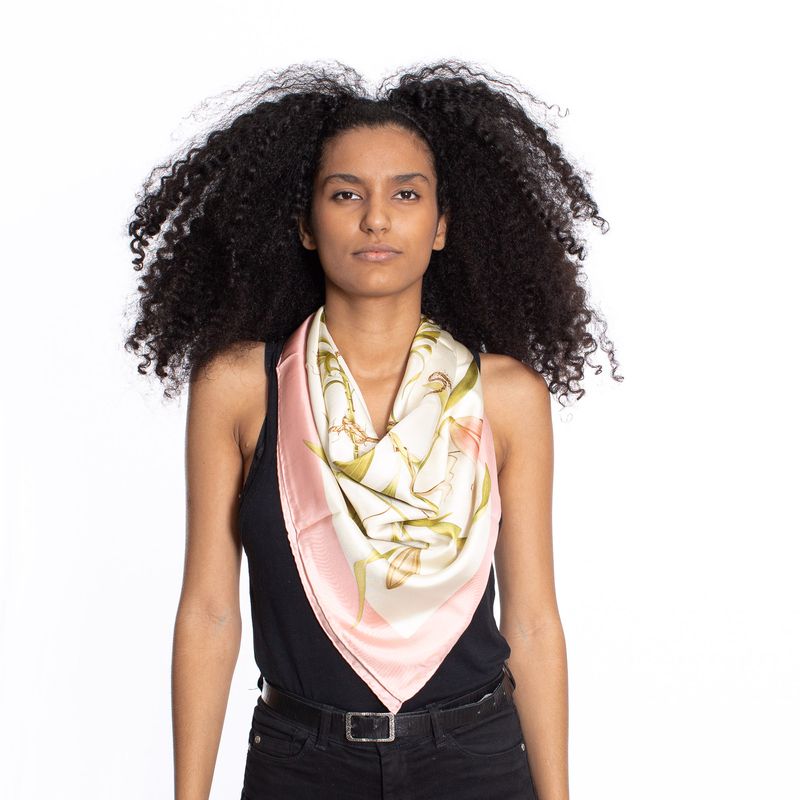 Lenco-Salvatore-Ferragamo-Branco-rosa-e-flores